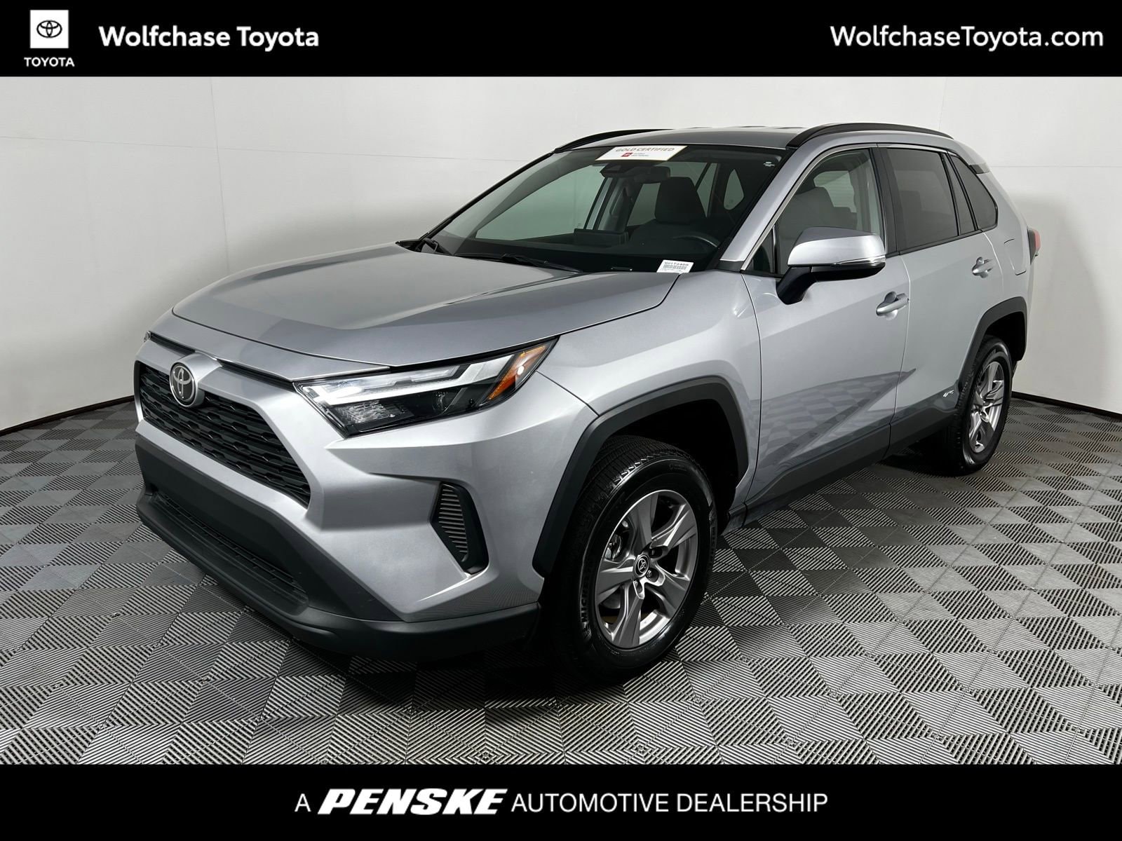 2025 Toyota RAV4 XLE's photo