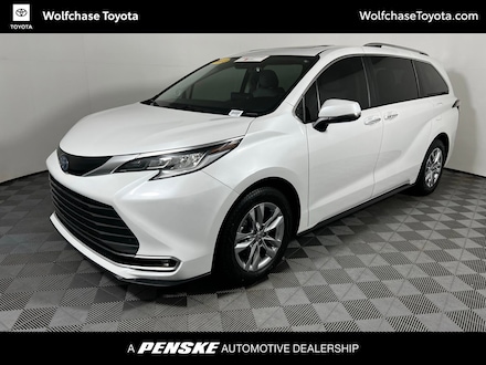 2023 Toyota Sienna Limited Van Passenger Van