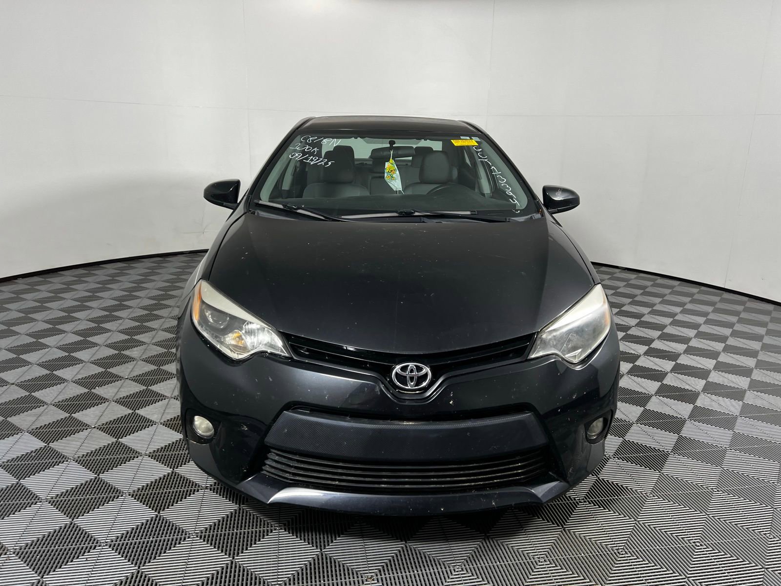 2016 Toyota Corolla LE photo 2