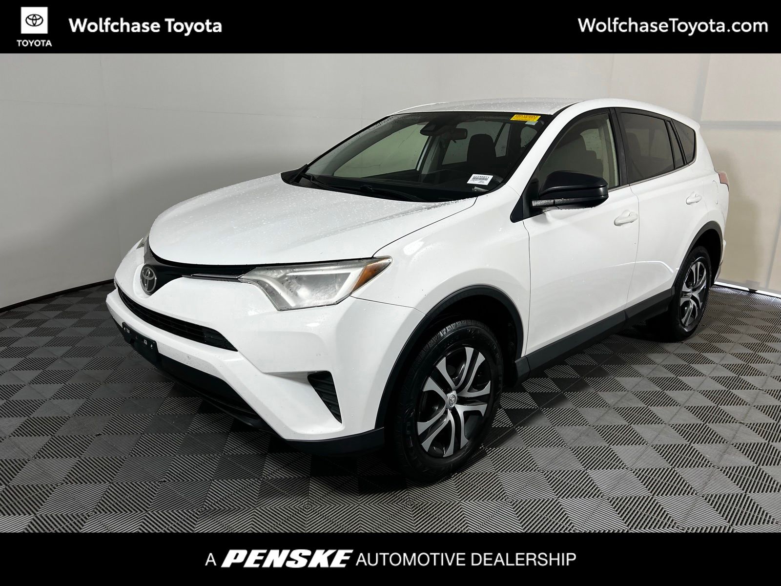 2018 Toyota RAV4 LE AWD's photo
