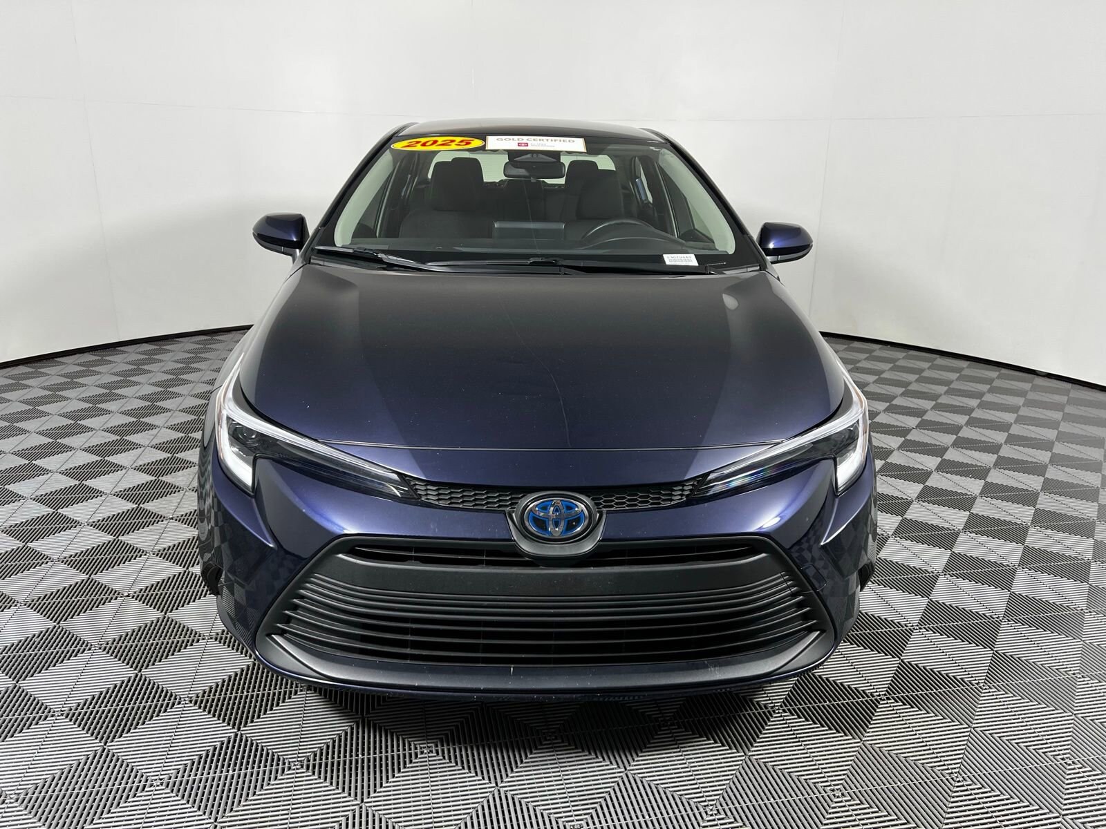 2025 Toyota Corolla Hybrid LE photo 2