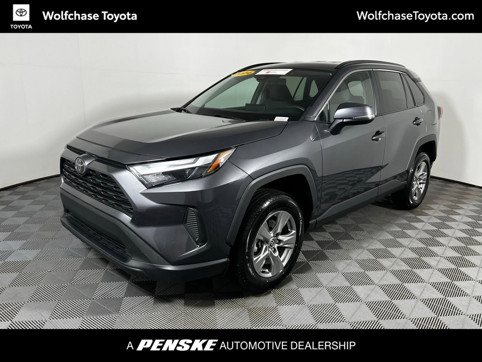 2024 Toyota RAV4 XLE's photo