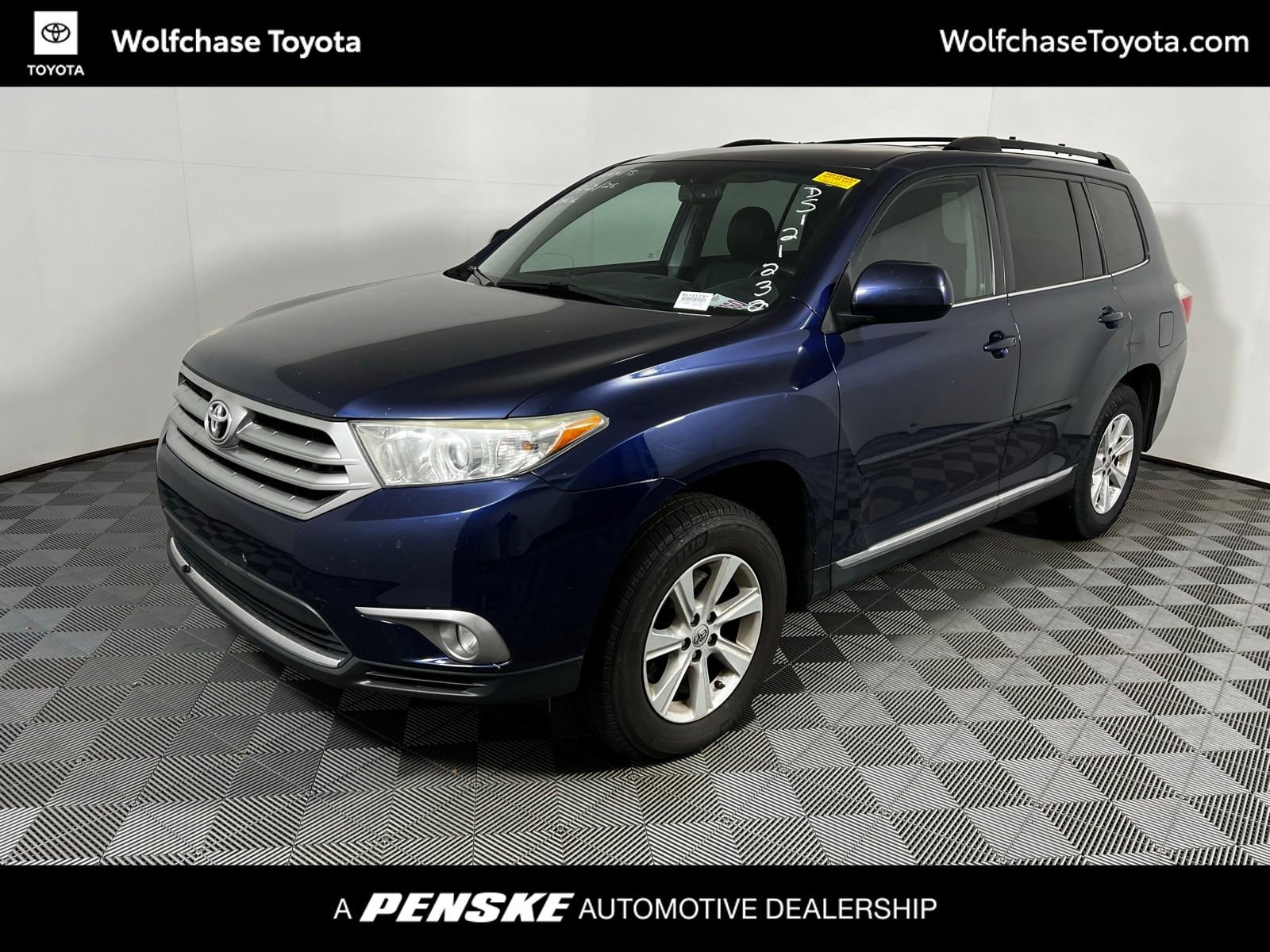 2013 Toyota Highlander Plus's photo