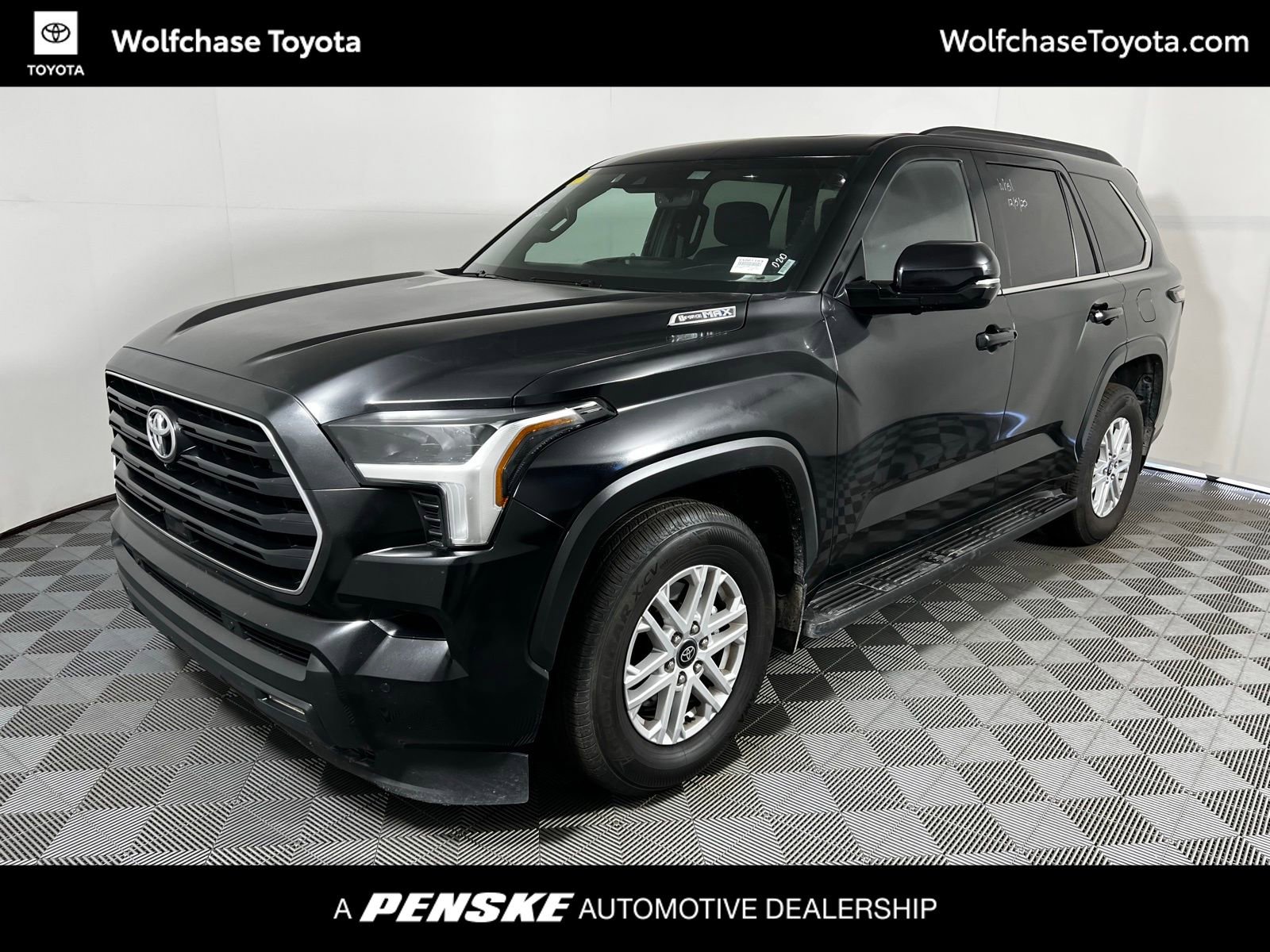 2025 Toyota Sequoia Platinum's photo