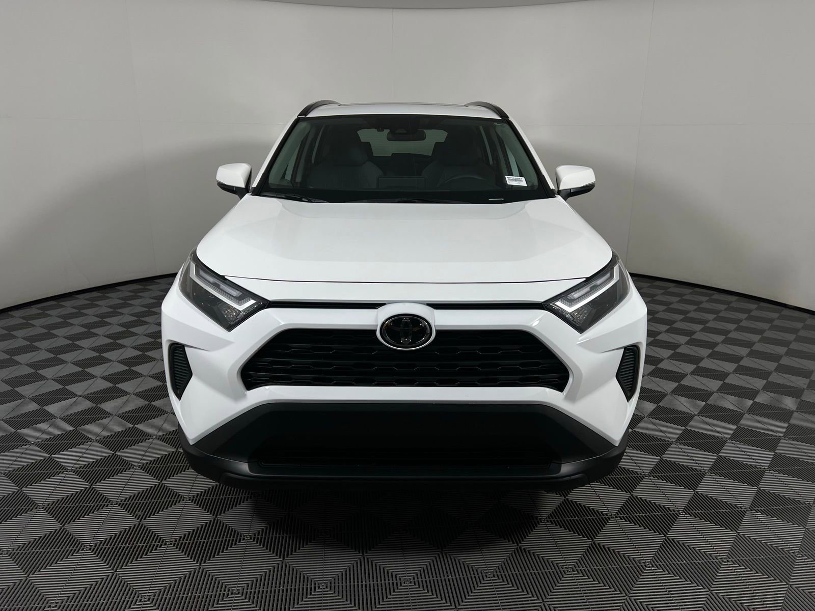 2025 Toyota RAV4 XLE photo 2