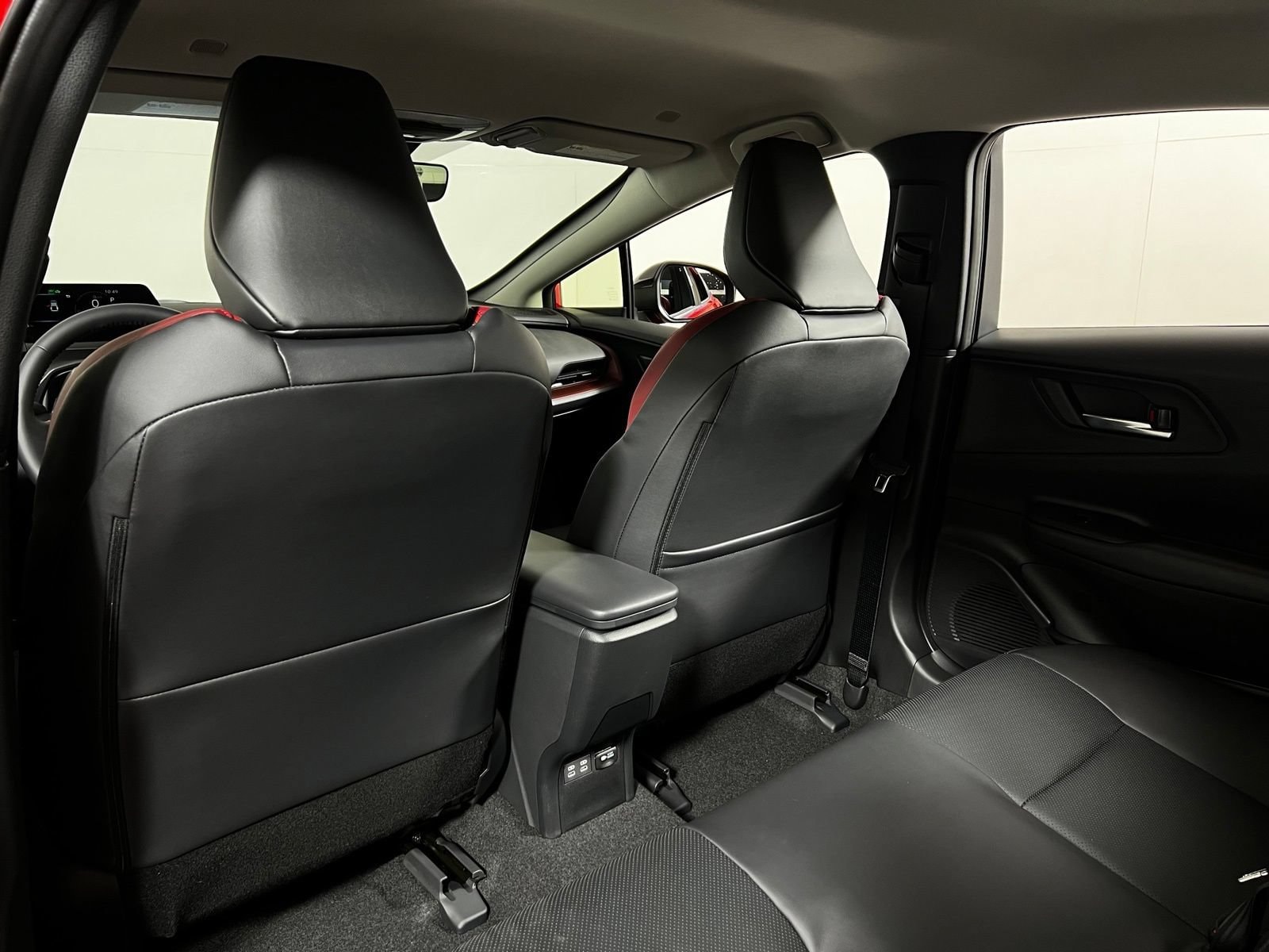 2026 Toyota Prius Plug-in Hybrid XSE - Photo 17