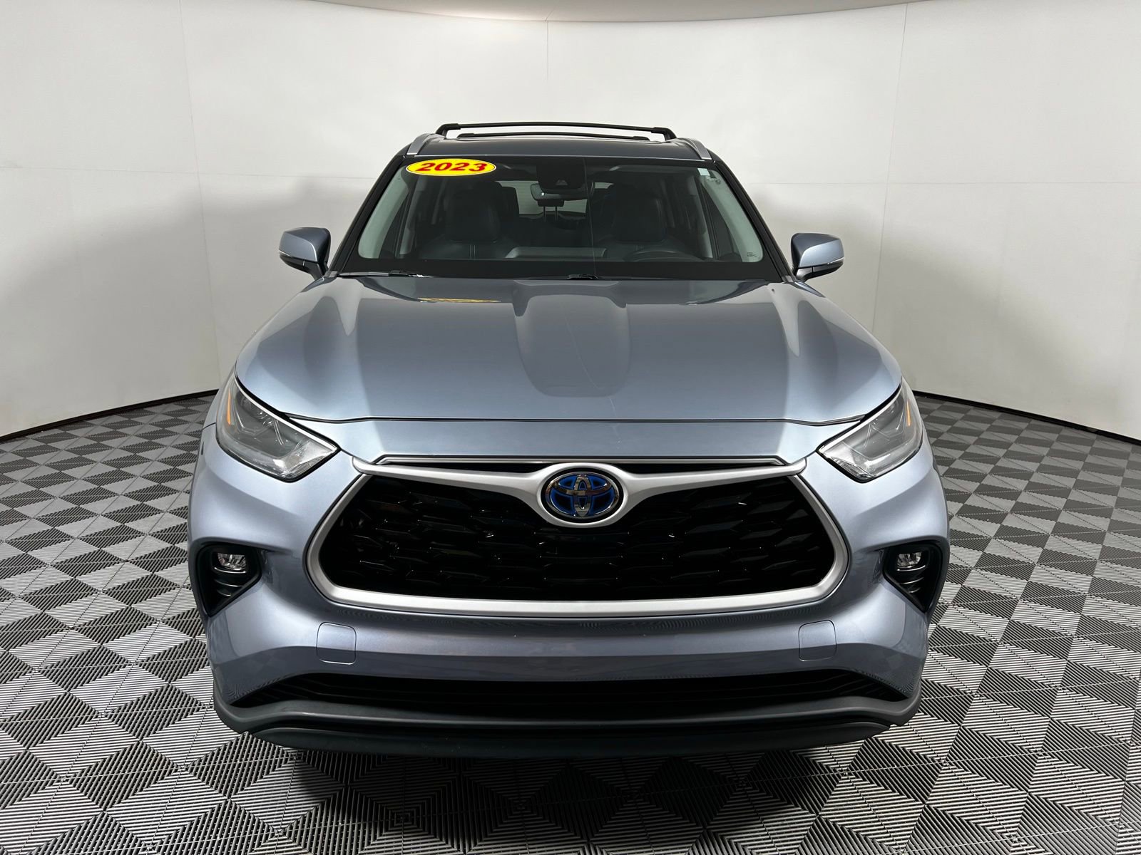 2023 Toyota Highlander Hybrid XLE photo 2