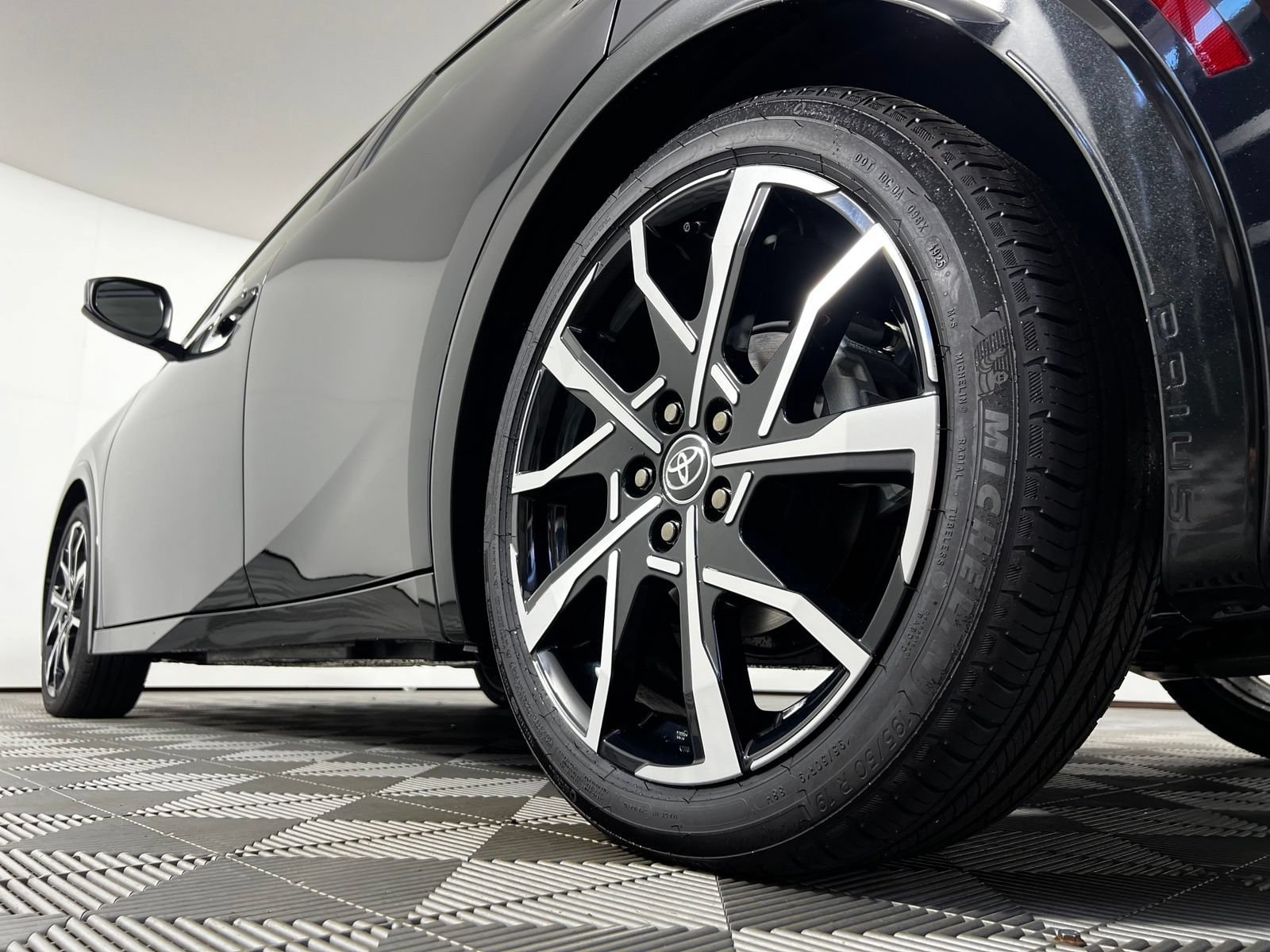 2026 Toyota Prius Plug-in Hybrid XSE - Photo 21