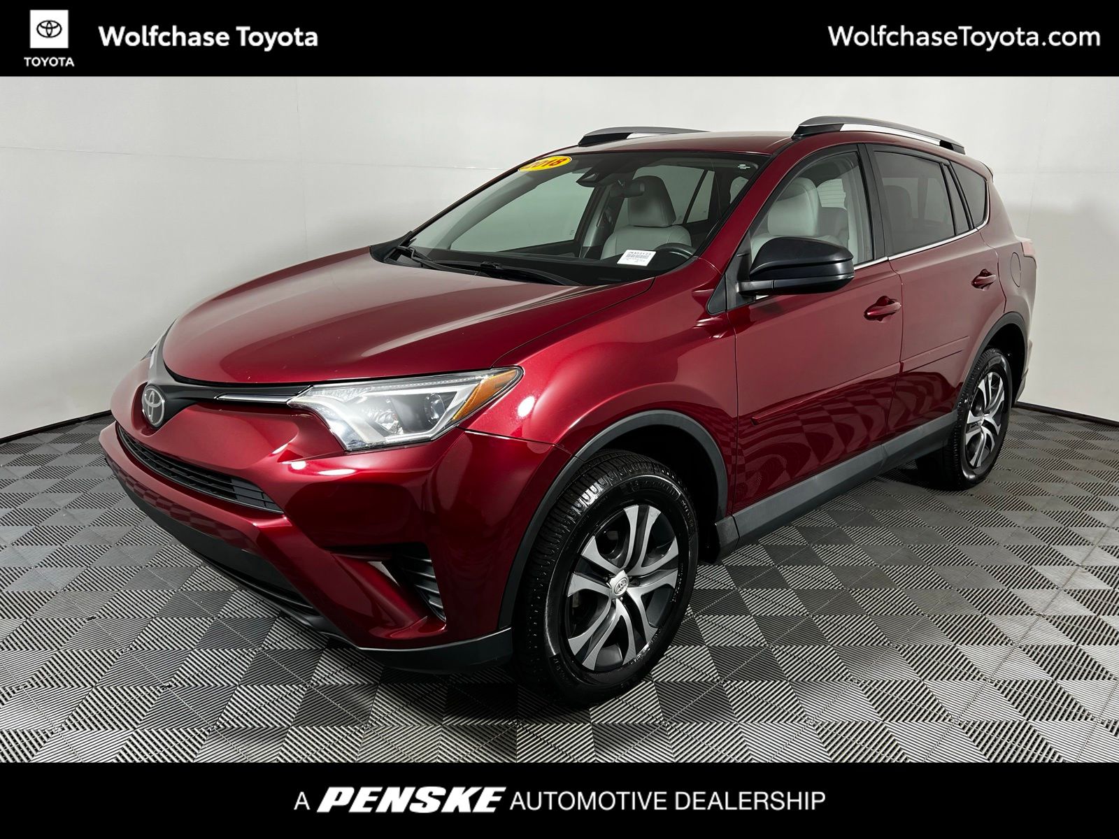 2018 Toyota RAV4 LE's photo