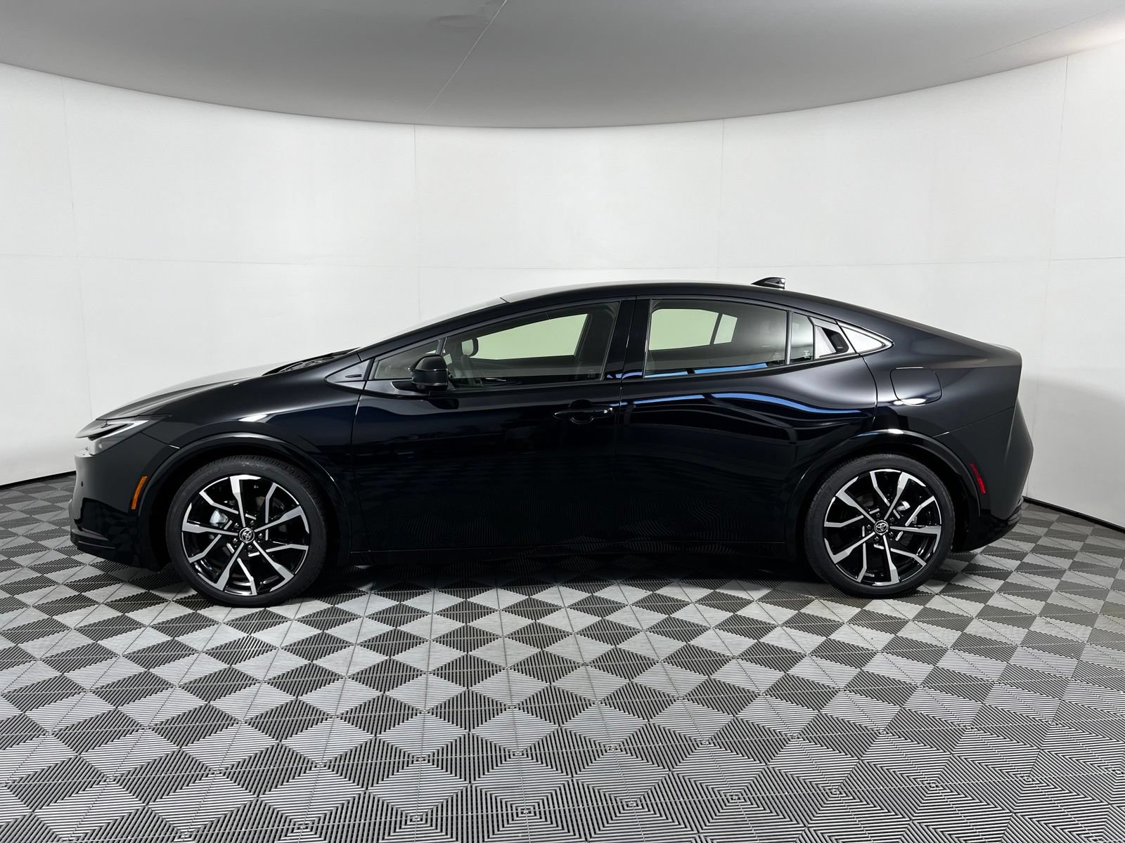 2026 Toyota Prius Plug-in Hybrid XSE - Photo 7