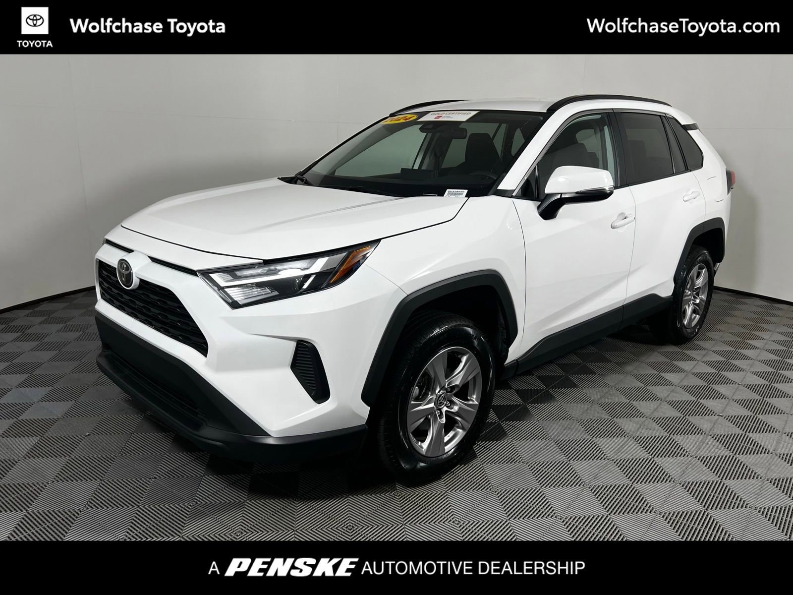 2024 Toyota RAV4 XLE's photo