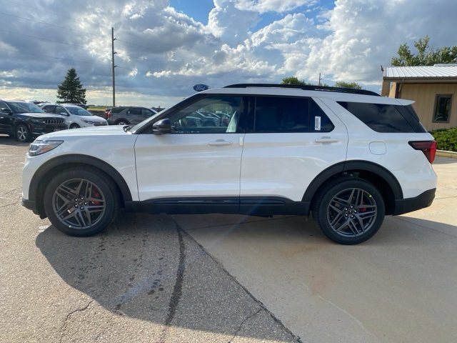 2025 Ford Explorer ST photo 3