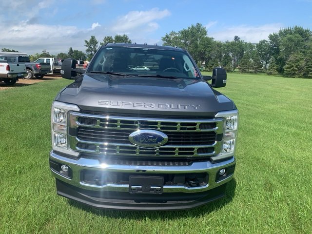 2025 Ford F-250 XLT photo 2