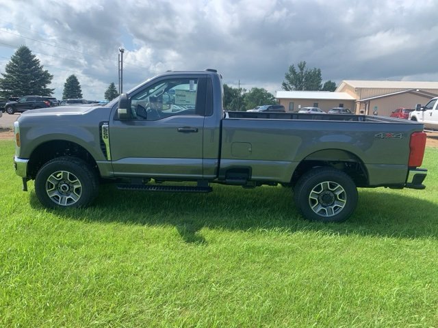 2025 Ford F-250 XLT photo 4