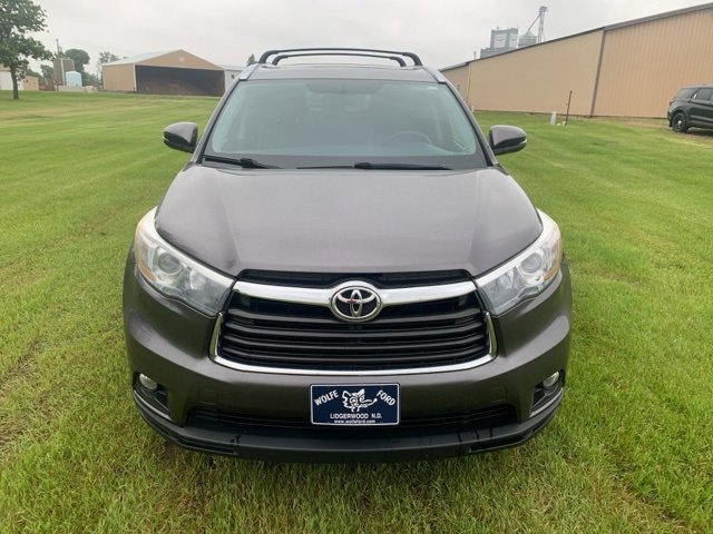 Used 2015 Toyota Highlander XLE with VIN 5TDJKRFH8FS168104 for sale in Lidgerwood, ND