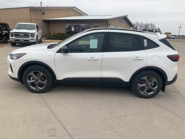 2025 Ford Escape ST-Line photo 4