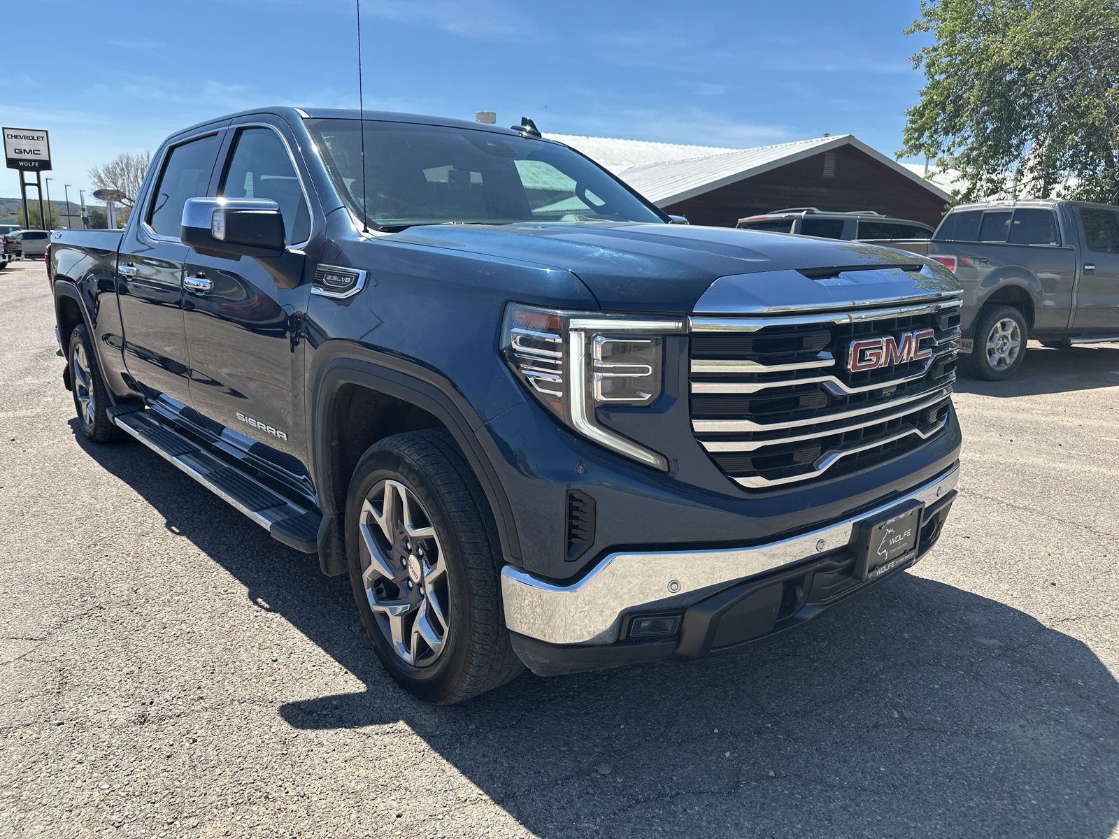 2022 GMC Sierra 4WD Crew Cab Short Box SLT's photo