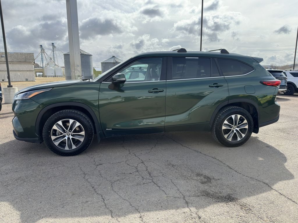 Used 2023 Toyota Highlander Hybrid XLE SUV