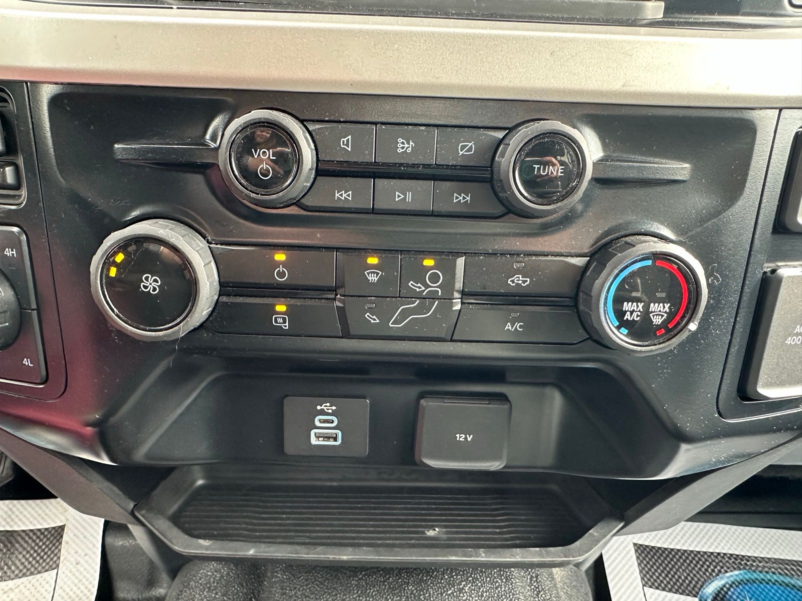 2024 Ford F-550 Super Duty Chassis Cab XLT - Photo 16