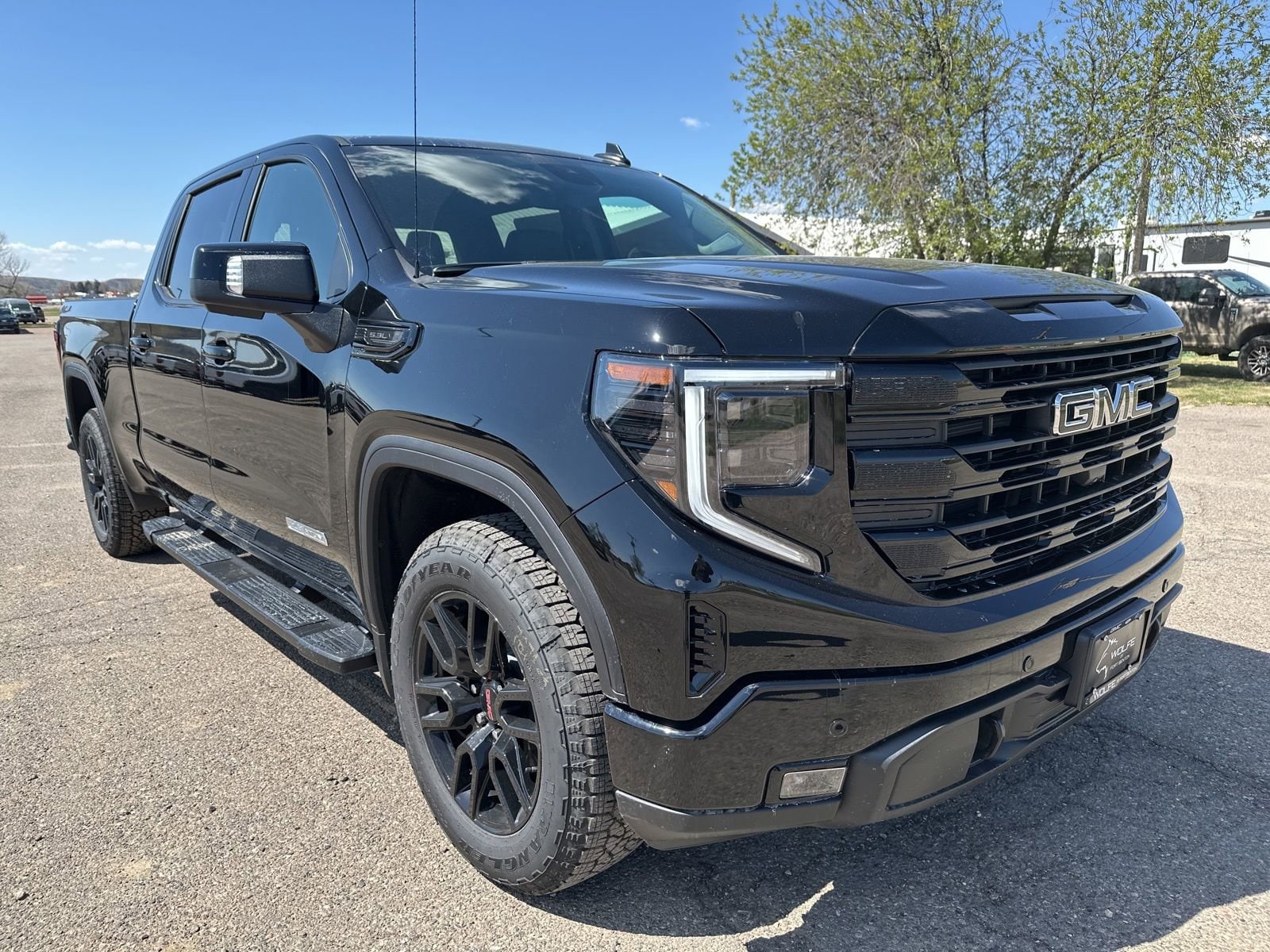 2026 GMC Sierra 4WD Crew Cab Short Box Elevation's photo