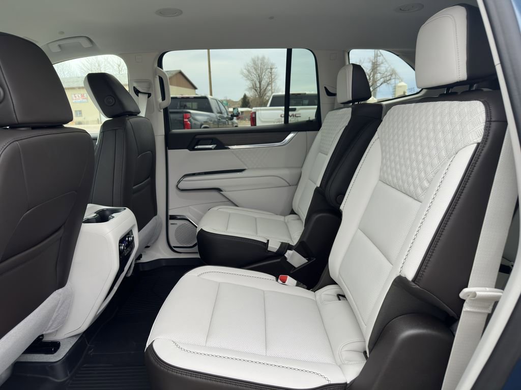 2026 GMC Acadia Denali - Photo 16
