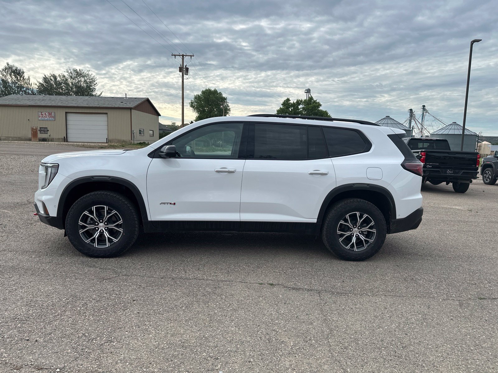 2026 GMC Acadia AT4 - Photo 4