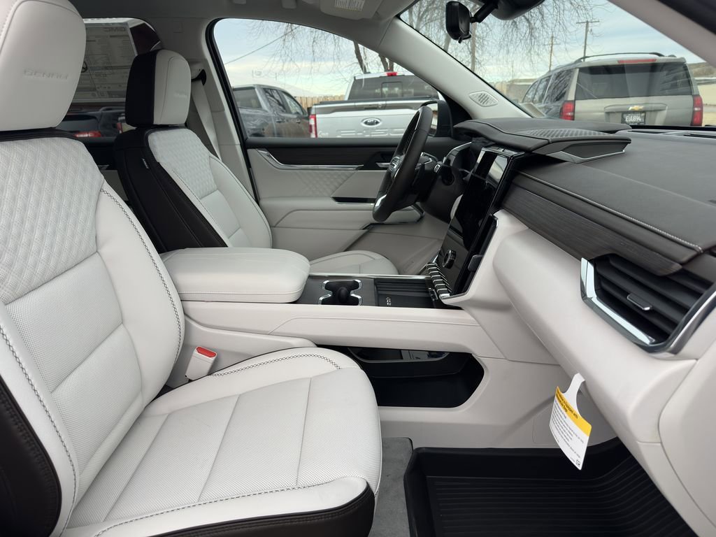 2026 GMC Acadia Denali - Photo 26