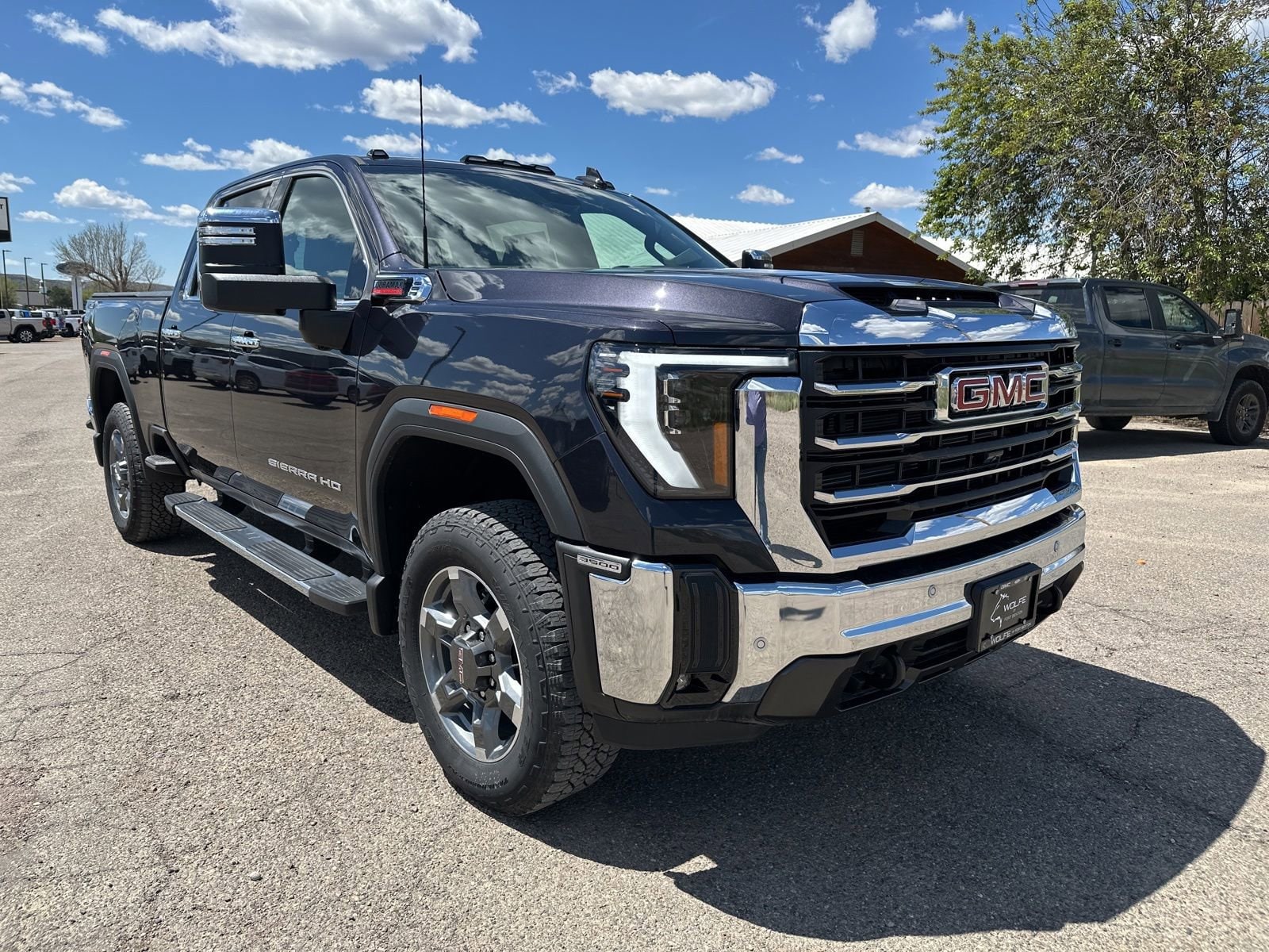 2025 GMC Sierra 4WD Crew Cab Standard Box SLT's photo