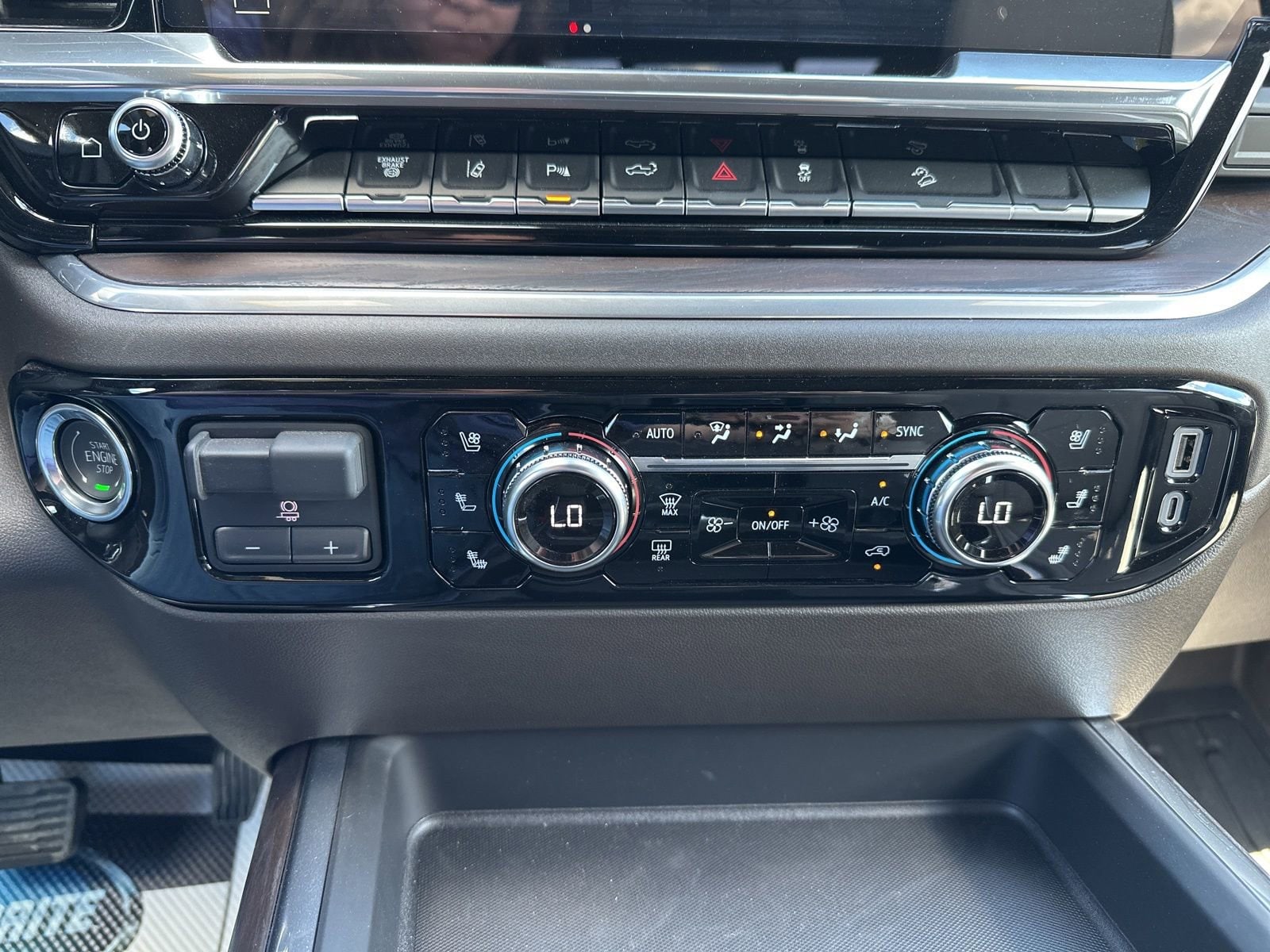 2025 GMC Sierra 3500HD SLT - Photo 17