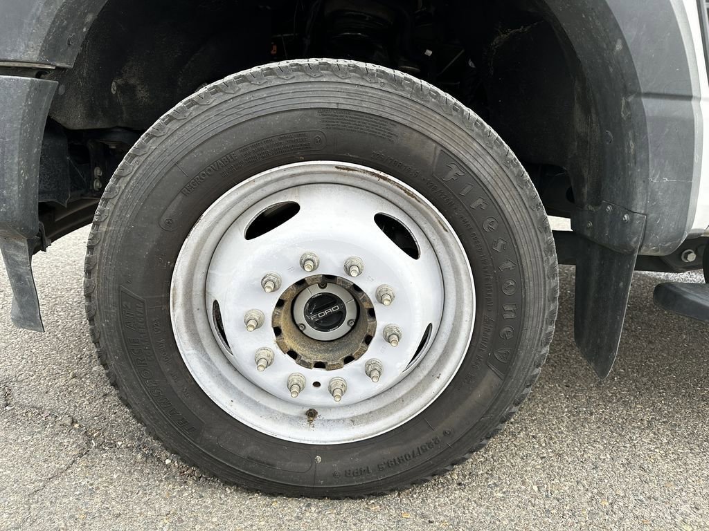 2024 Ford F-550 Super Duty Chassis Cab XLT - Photo 27
