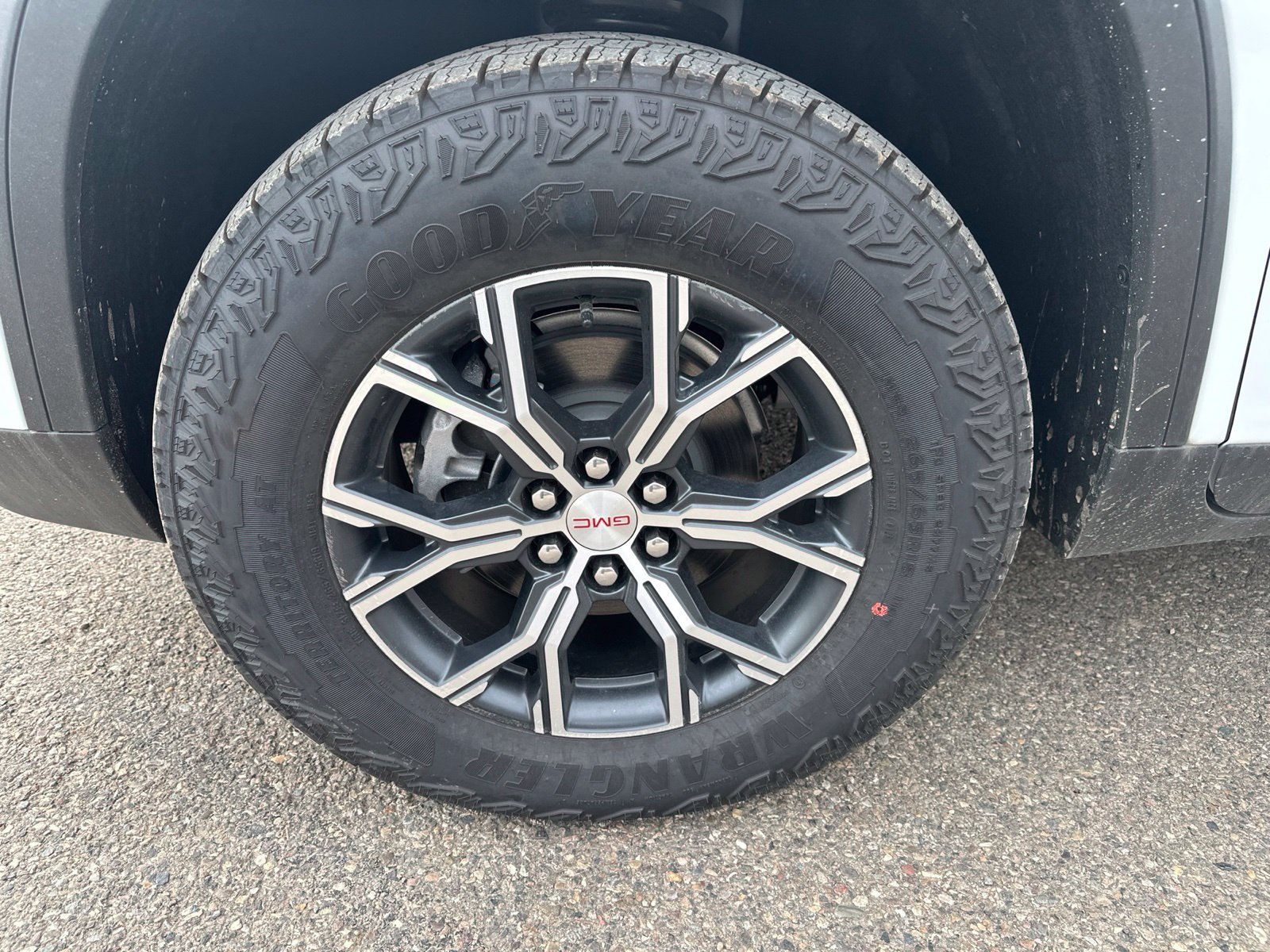 2026 GMC Acadia AT4 - Photo 5