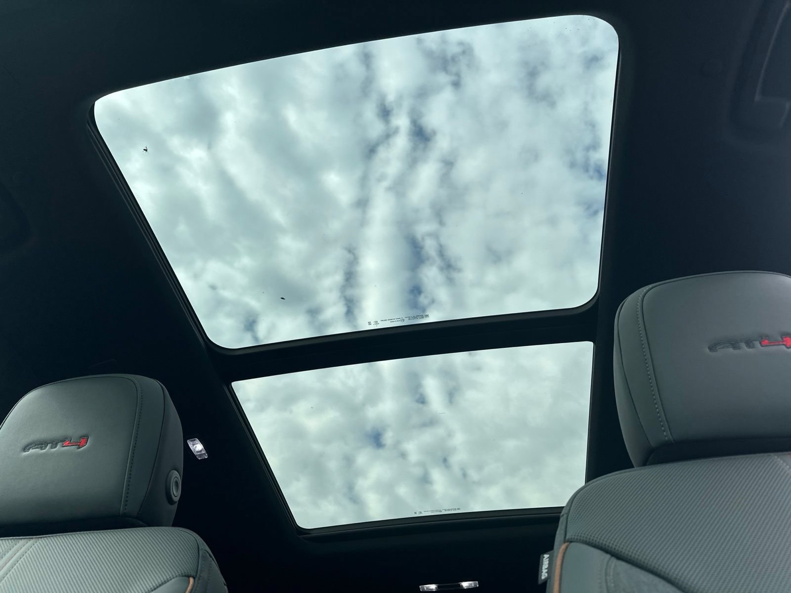 2026 GMC Acadia AT4 - Photo 9
