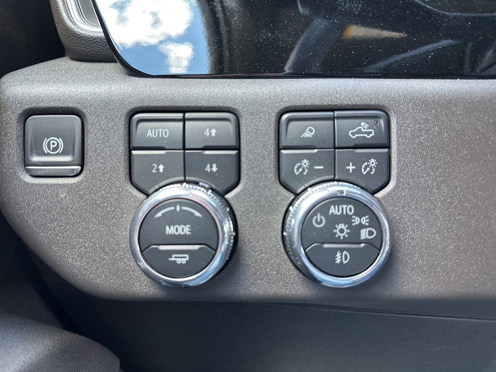 2025 GMC Sierra 3500HD SLT - Photo 9