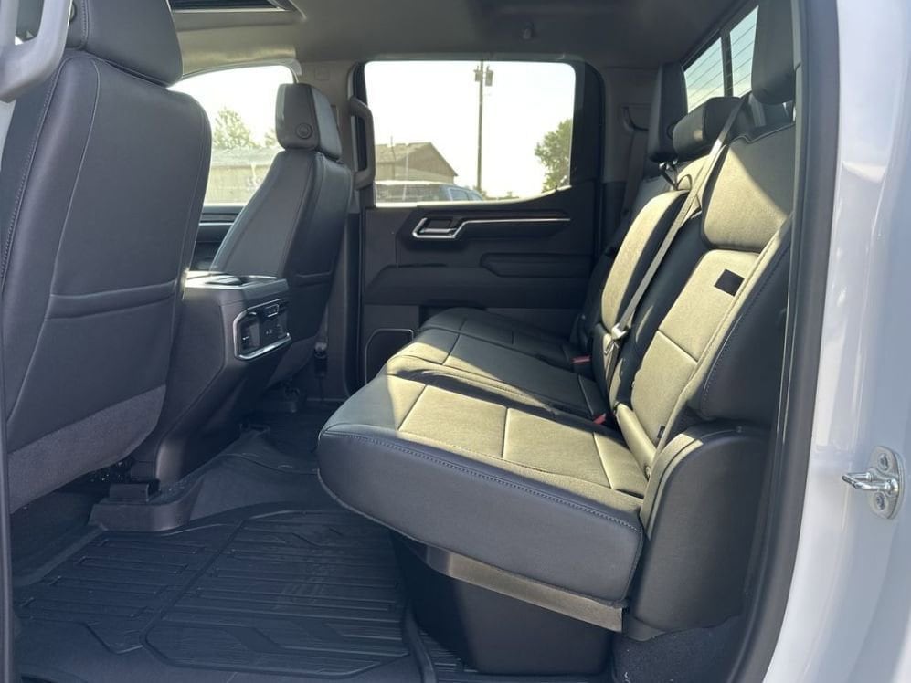 2026 GMC Sierra 1500 SLT - Photo 18