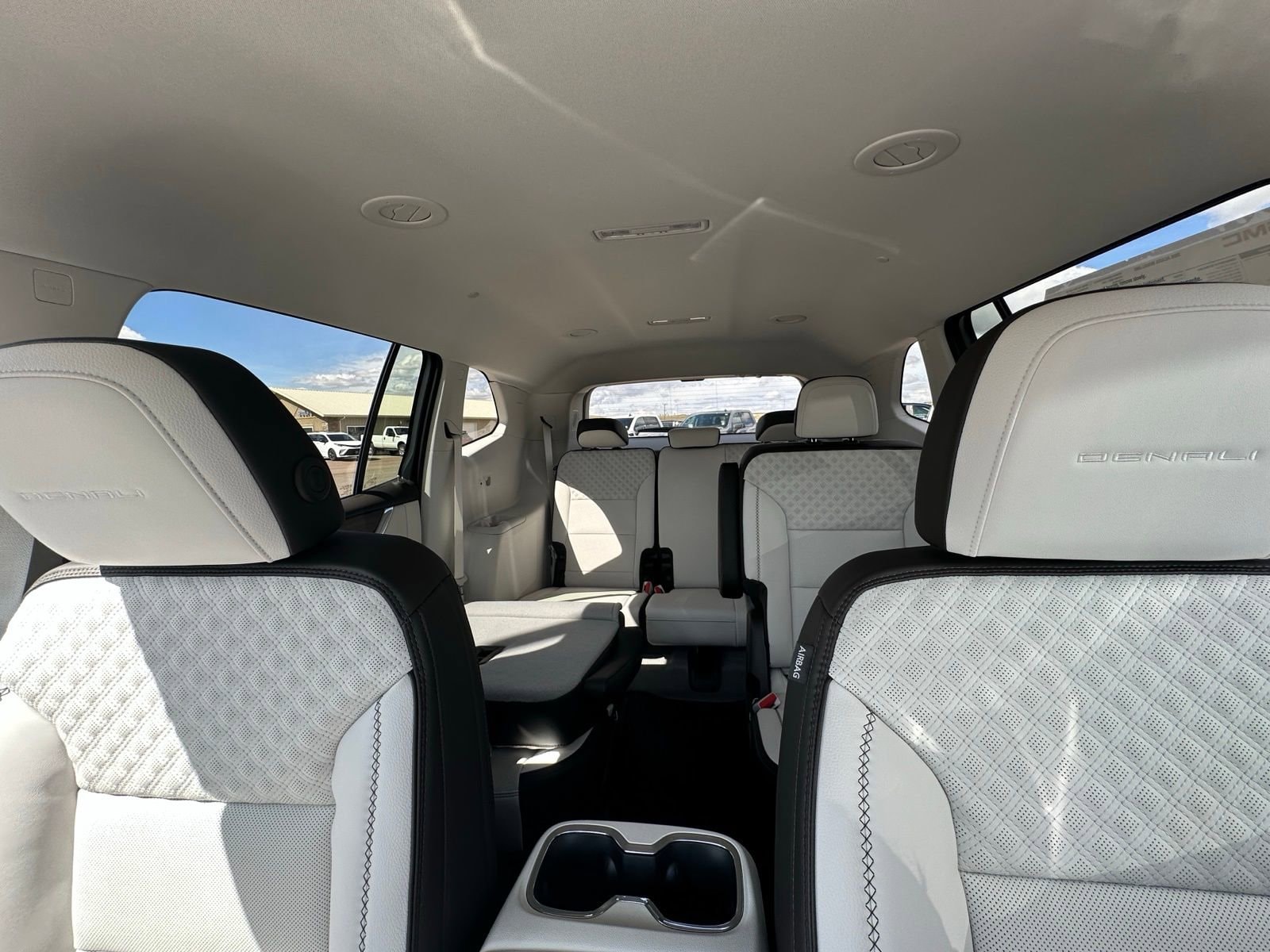 2026 GMC Acadia Denali - Photo 25