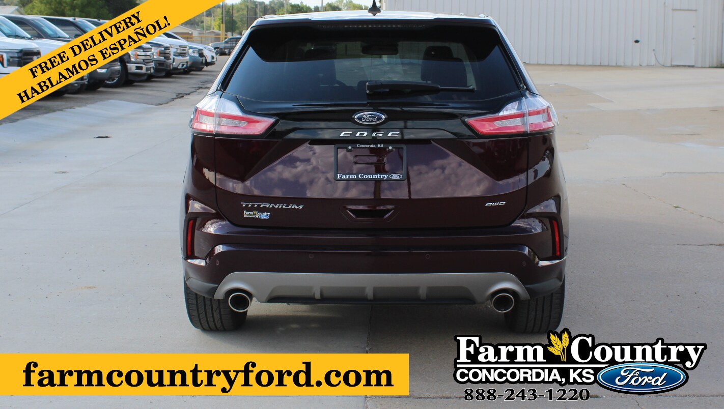 2022 Ford Edge Titanium photo 3