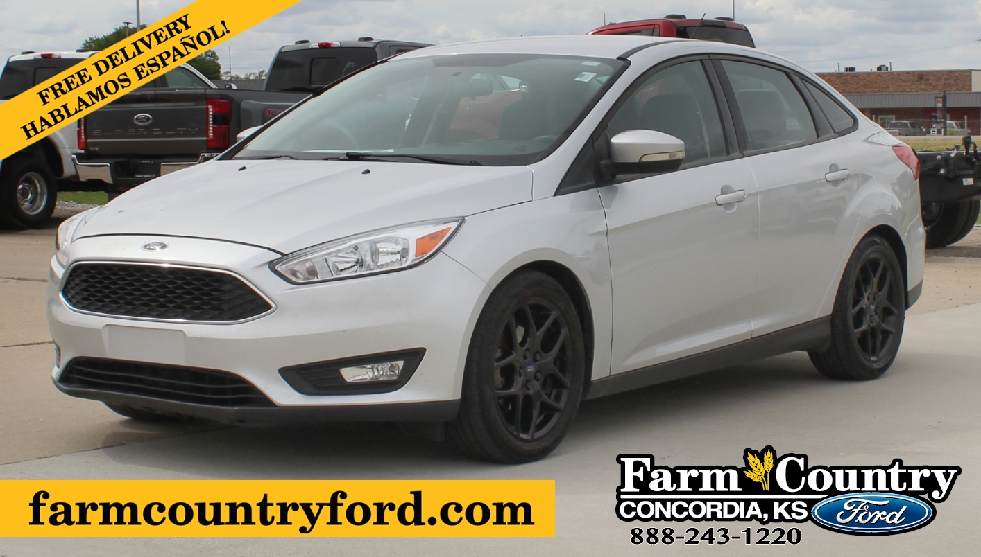 2016 Ford Focus Sedan SE's photo