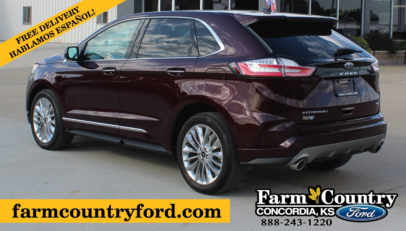 2022 Ford Edge Titanium photo 2