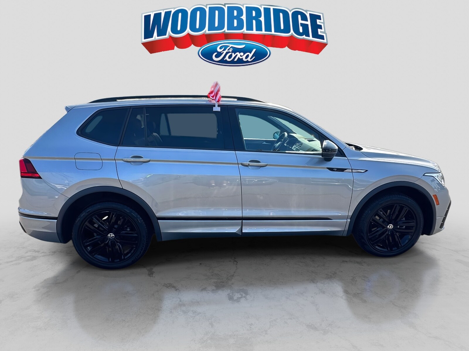 2022 Volkswagen Tiguan SE R-Line Black photo 2