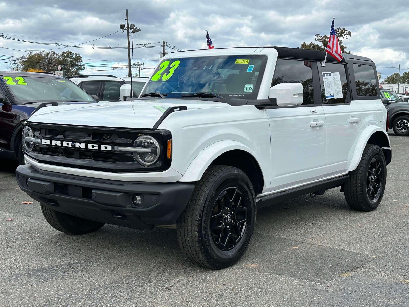 2023 Ford Bronco Base photo 2
