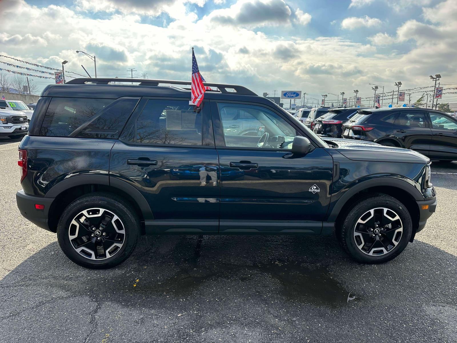 2023 Ford Bronco Sport Outer Banks photo 3