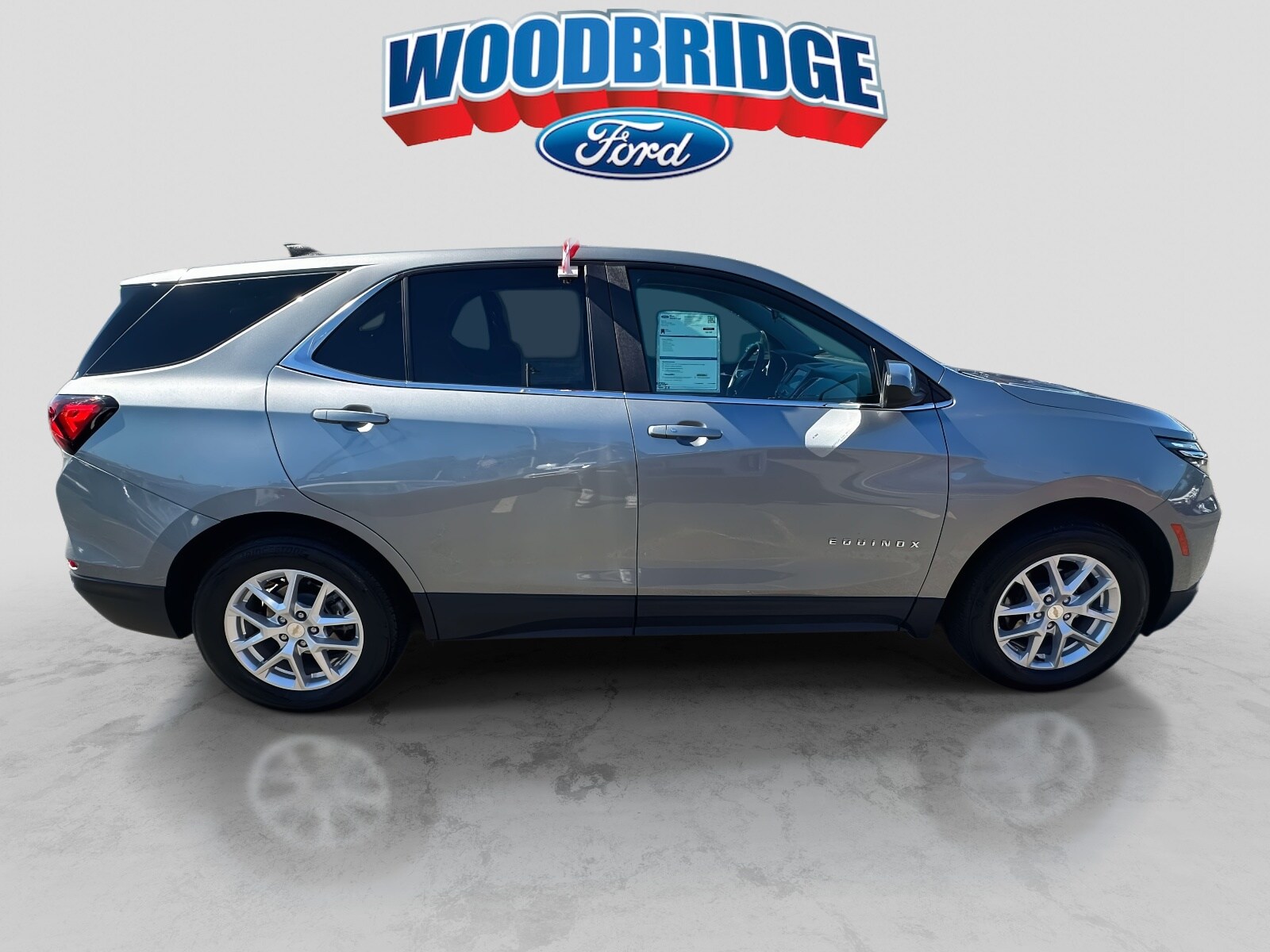 2023 Chevrolet Equinox LT photo 3