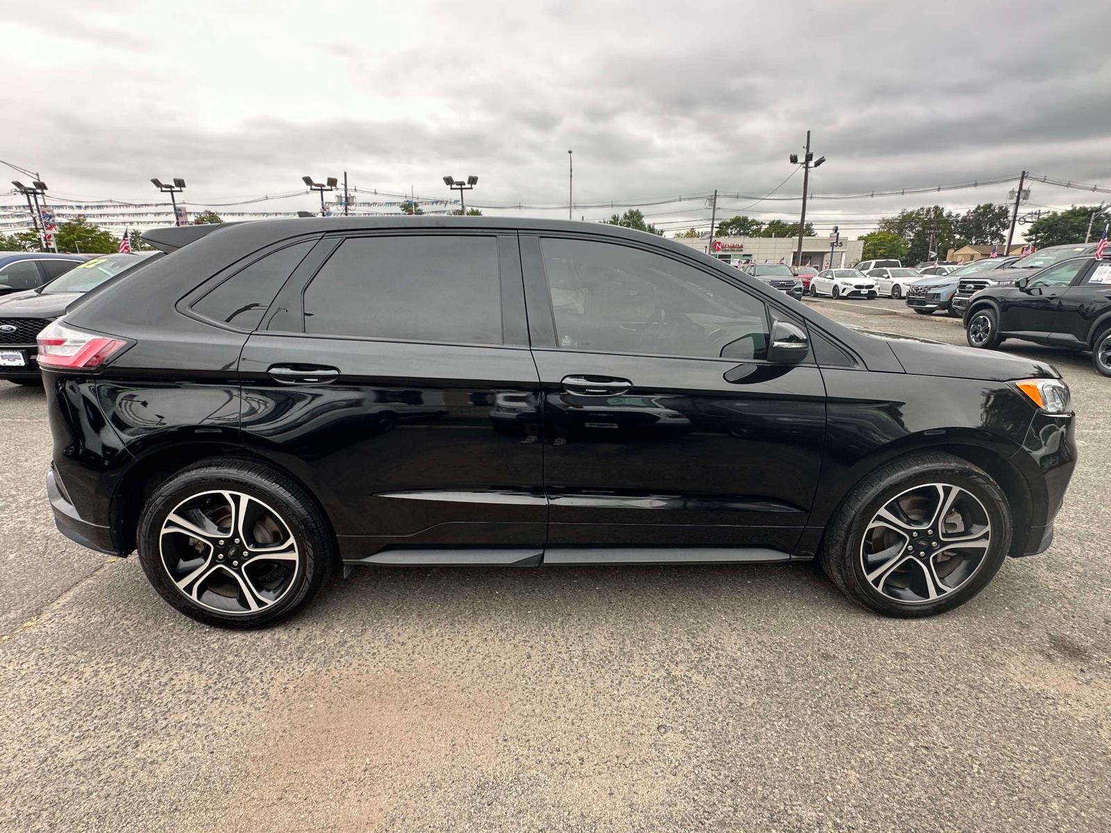 2023 Ford Edge ST photo 3