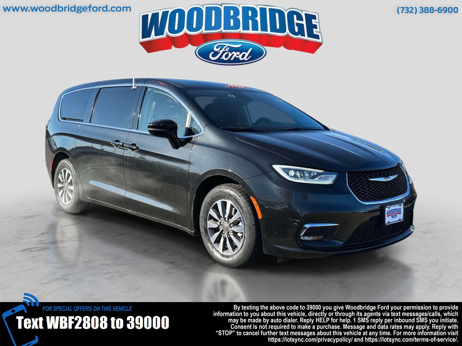 2024 Chrysler Pacifica PHEV Select's photo