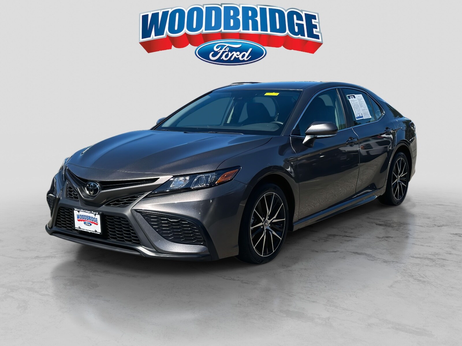 2024 Toyota Camry SE photo 2
