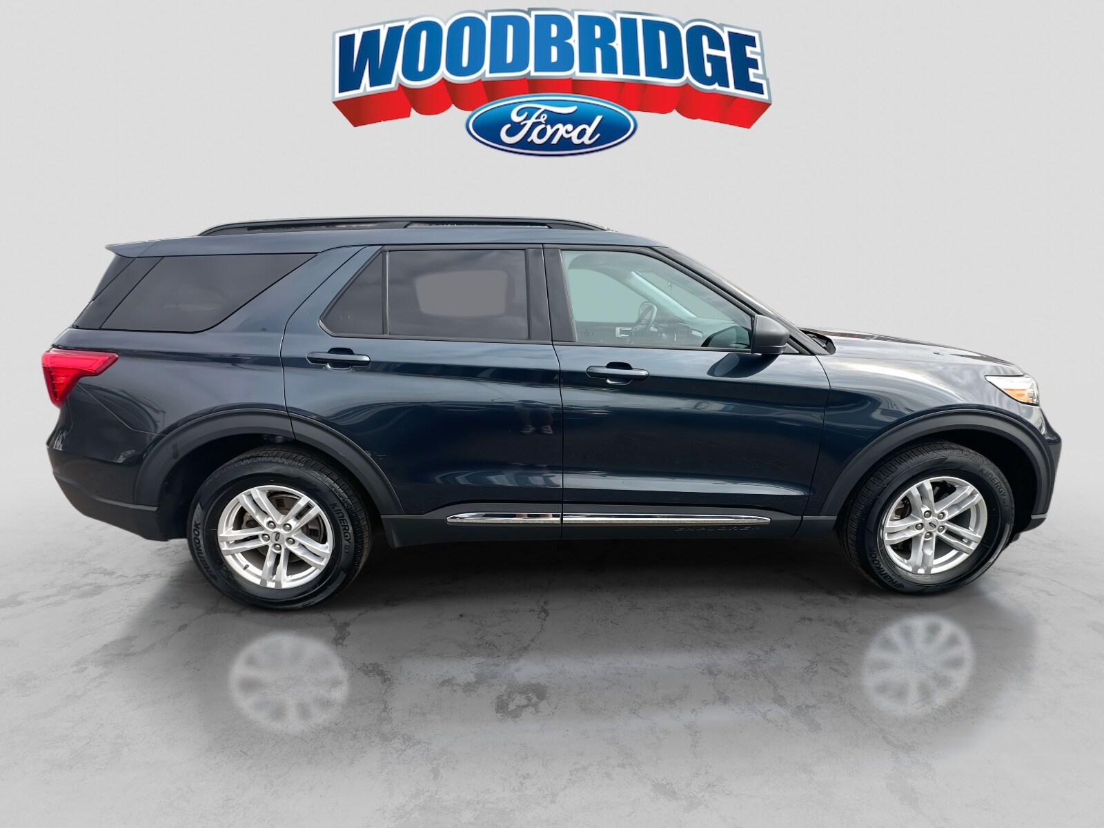 2023 Ford Explorer XLT Sport photo 2