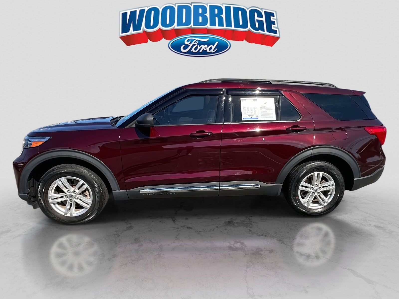 2022 Ford Explorer XLT Sport photo 2
