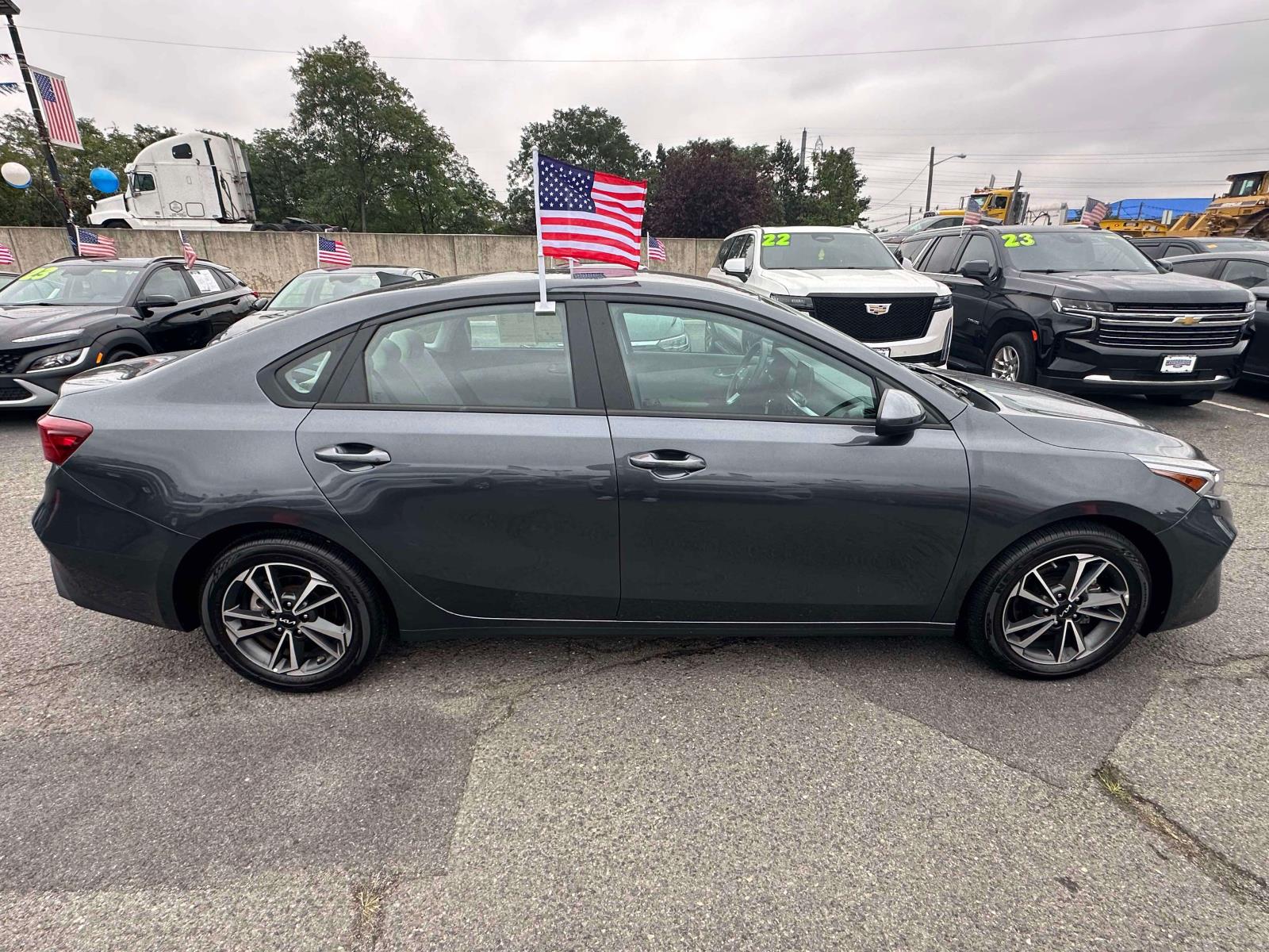 2023 Kia Forte LXS photo 3