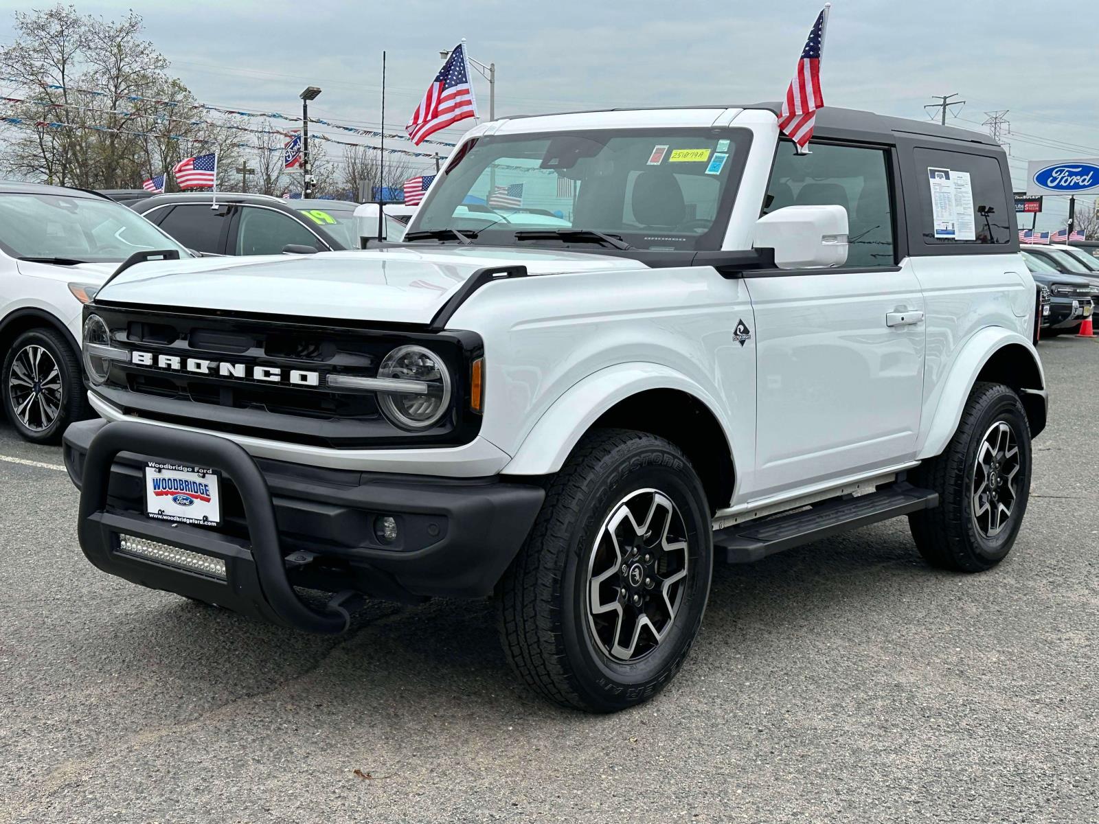2023 Ford Bronco Base photo 2