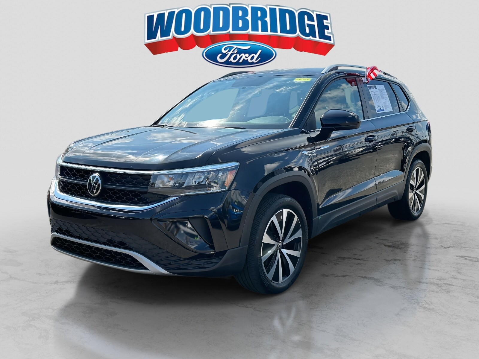 2022 Volkswagen Taos SE photo 2